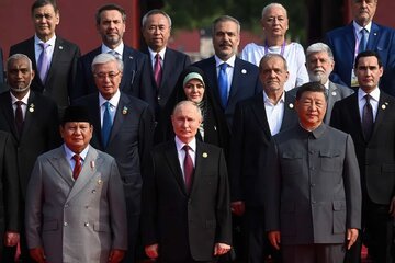 Cumhurbaşkanı Pezeşkiyan, Çin'in Silahlı Kuvvetleri Geçit Töreni'ne katıldı