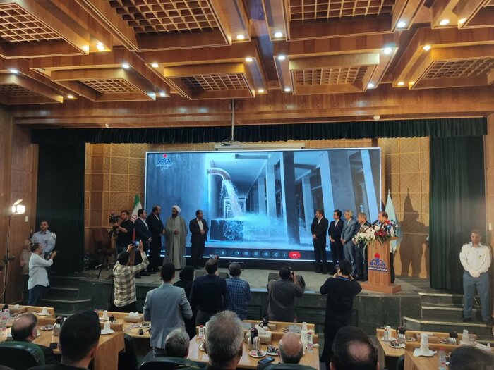 استاندار: آبگیری مخازن پالایشگاه اصفهان نیاز این صنعت از زاینده رود را رفع کرد