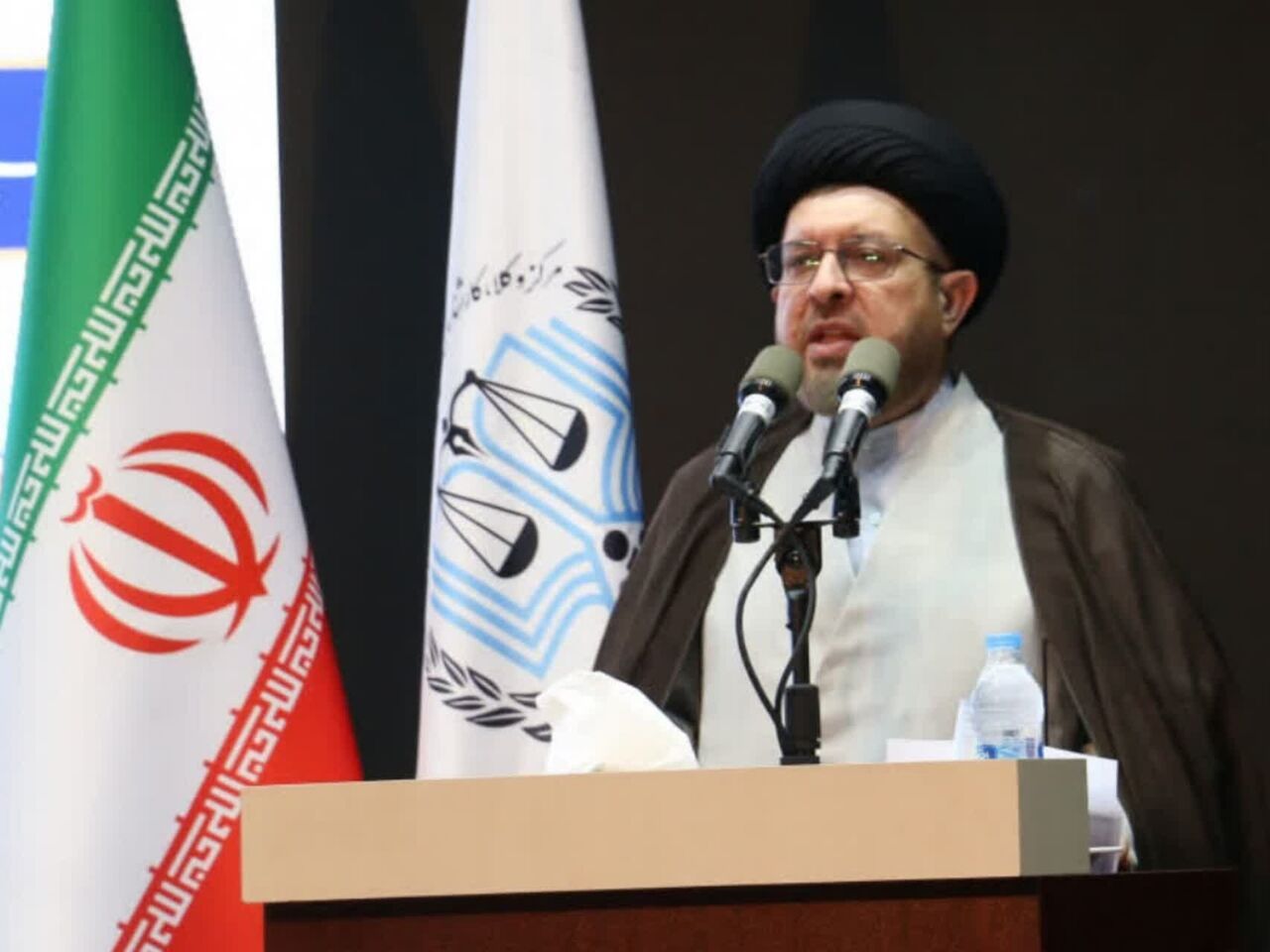 داوران و میانجی‌گران پرچمداران صلح و کاهش تنش‌های اجتماعی‌ هستند