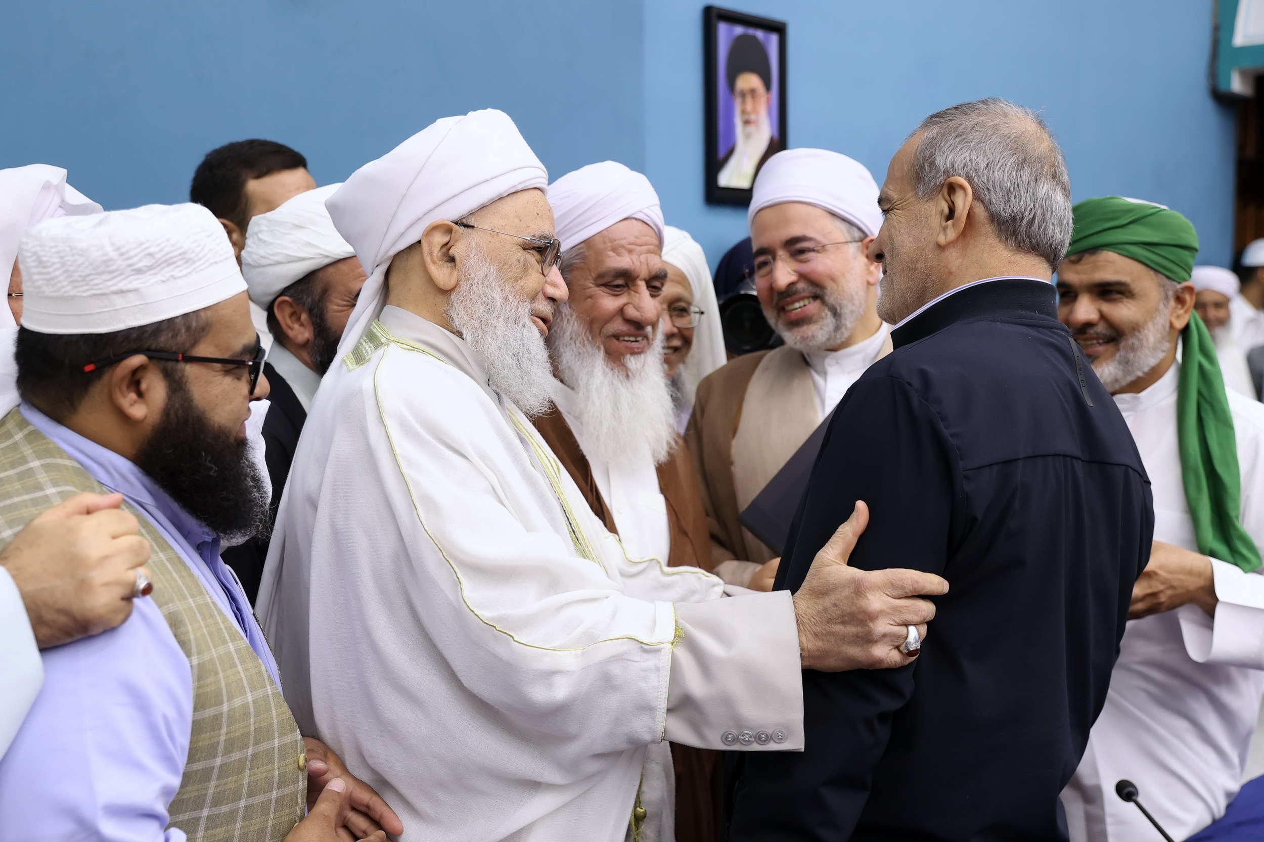 پزشکیان نماد وحدت؛ شکلگیری رنگین کمان اقوام و مذاهب در دولت وفاق