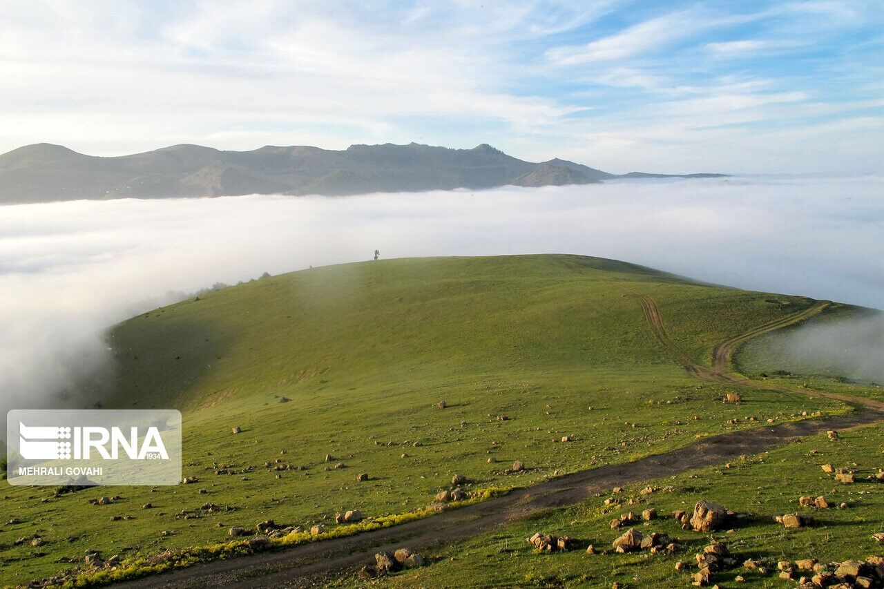 آسمان صاف، هوای مه آلود و وزش باد در گیلان