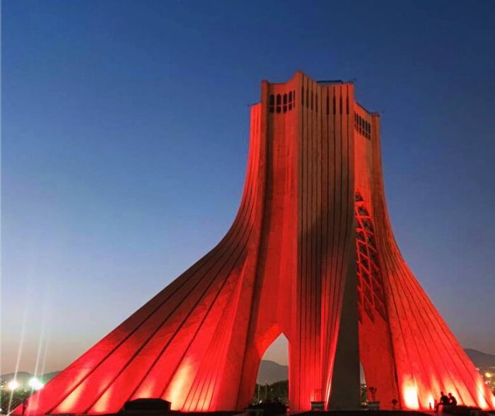 برج آزادی قرمز شد برج آزادی قرمز شد