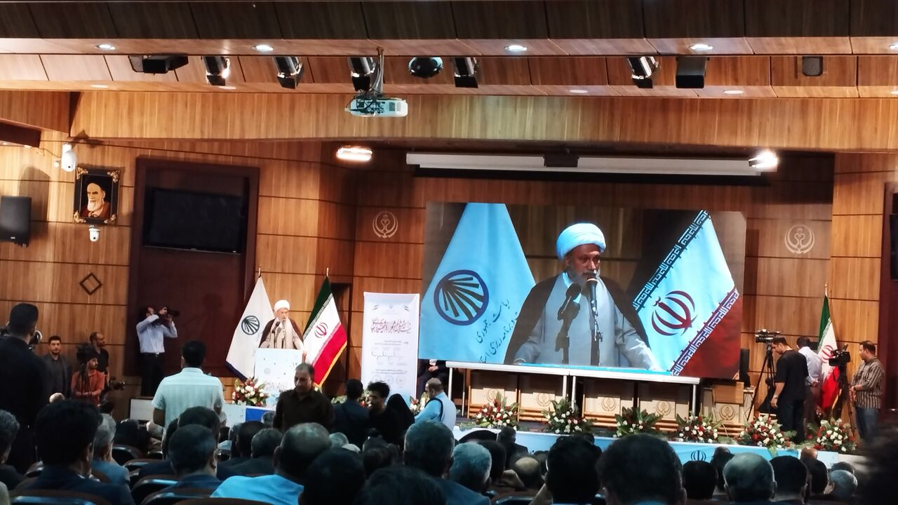 امام جمعه شیراز: هم‌افزایی مدیران فارس مایه افتخار است؛ تاکید بر پیگیری مسائل درمانی