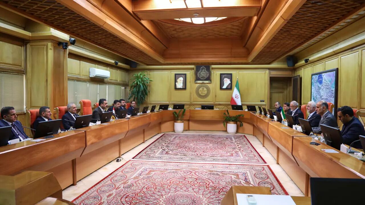 طهران وبغداد تؤکدان على تعزيز العلاقات الاقتصادية والحدودية