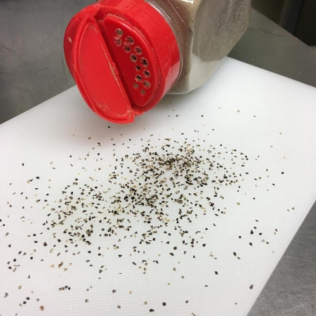 راهکارهای مقابله و پیشگیری از حشره ادویه در آشپزخانه