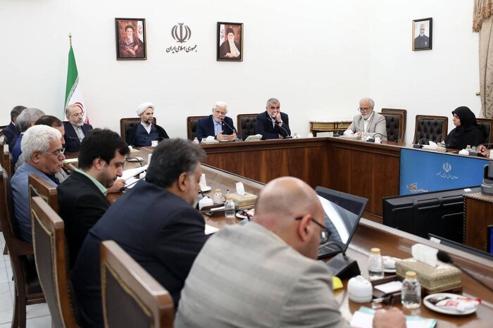 عارف: صدای واحدی برای مبارزه با فساد داشته باشیم