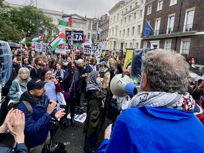 فریاد بازداشت رئیس رژیم صهیونیستی در لندن طنین‌انداز شد