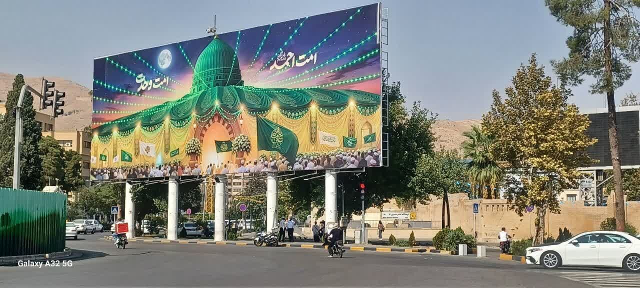 دیوارنگاره جدید میدان امام حسین(ع)؛ فراخوان وحدت در دیوارنگاره امت احمد  