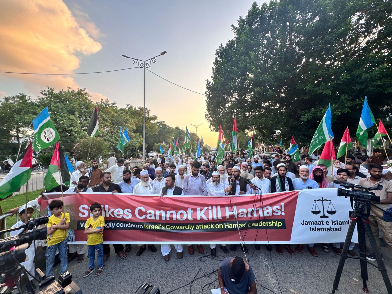 حامیان فلسطین در پاکستان حمله تروریستی اسرائیل علیه سران حماس را محکوم کردند