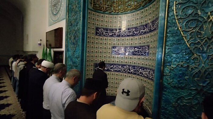 وزیر ارشاد، نماز را با مسلمانان سنپترزبورگ اقامه کرد + فیلم