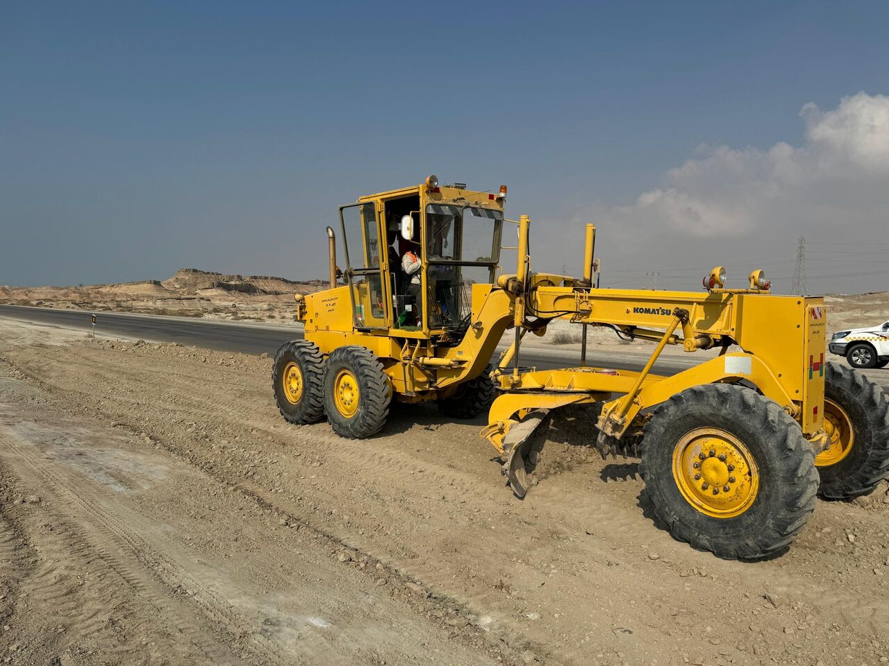 طرح تعریض و بهسازی جاده ساحلی تنگستان فعال است طرح تعریض و بهسازی جاده ساحلی تنگستان فعال است
