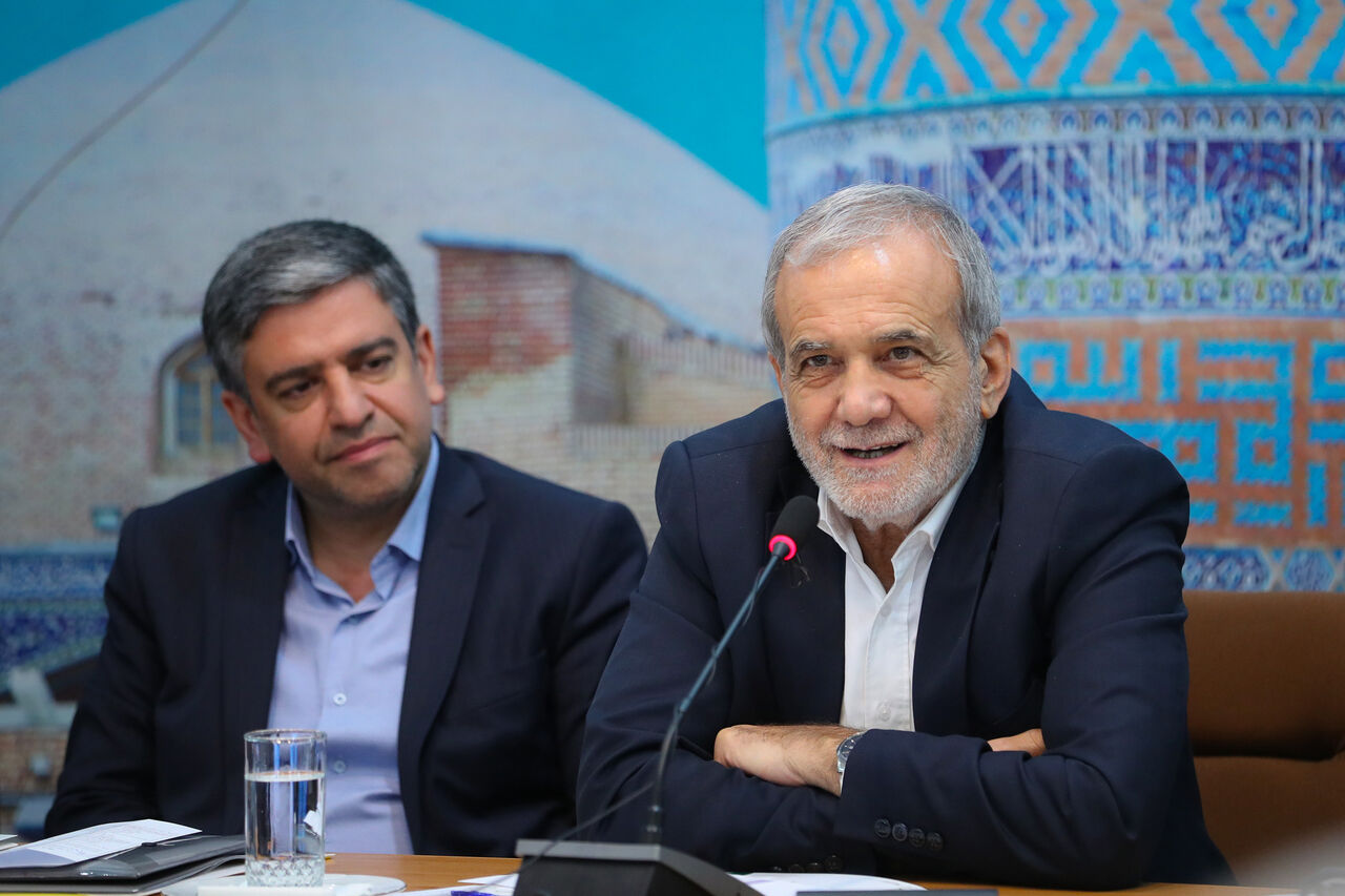 پزشکیان: رقابت واقعی در خدمت به مردم معنا مییابد، نه تلاش برای حذف دیگران