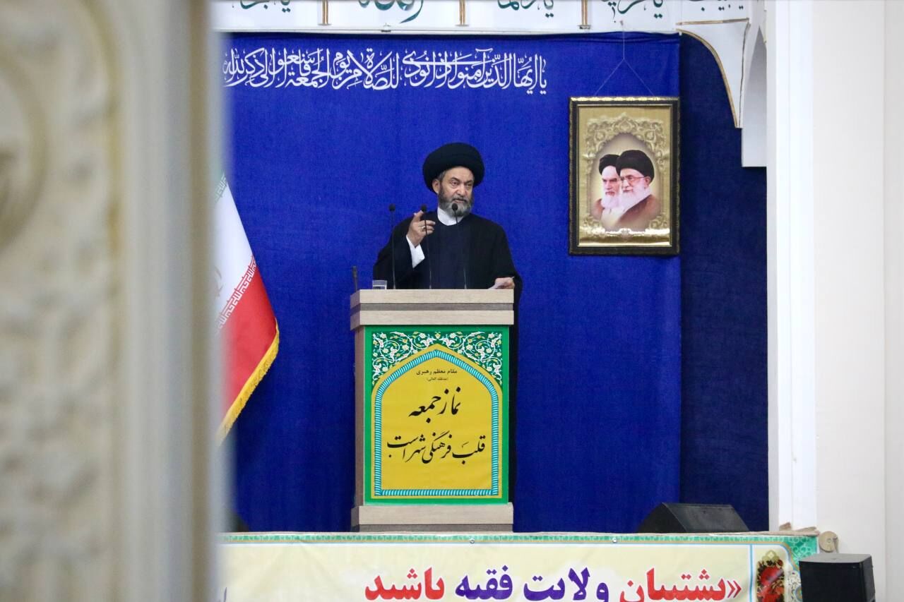 امام جمعه اردبیل: مهار آمریکا فقط با اقتدار میسر است