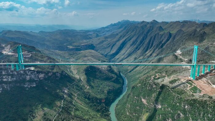 آزمایش موفق مرتفعترین پل جهان با ۶۲۵ متر ارتفاع در چین