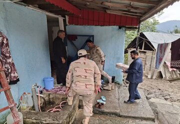 بستههای معیشتی در روستاهای آستارا توزیع شد