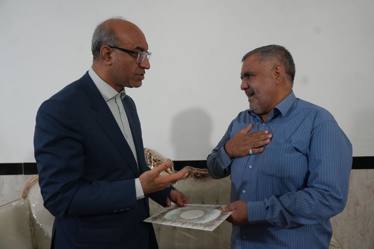 دیدار استاندار کرمانشاه با خانواده شهدا و جانبازان/مسوولان در کنار خانواده ایثارگران هستند
