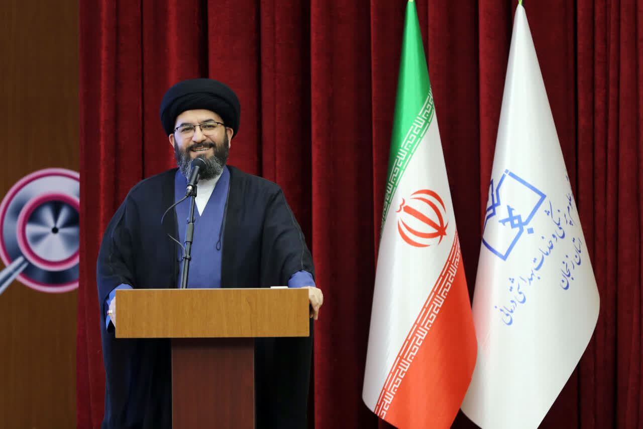 امام جمعه زنجان: تفکر بسیجی موانع را رفع می‌کند