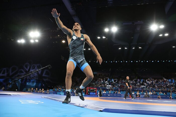 درس کُشتی آذرپیرا به تاج‌الدینوف؛ صعود دو نماینده ایران به فینال