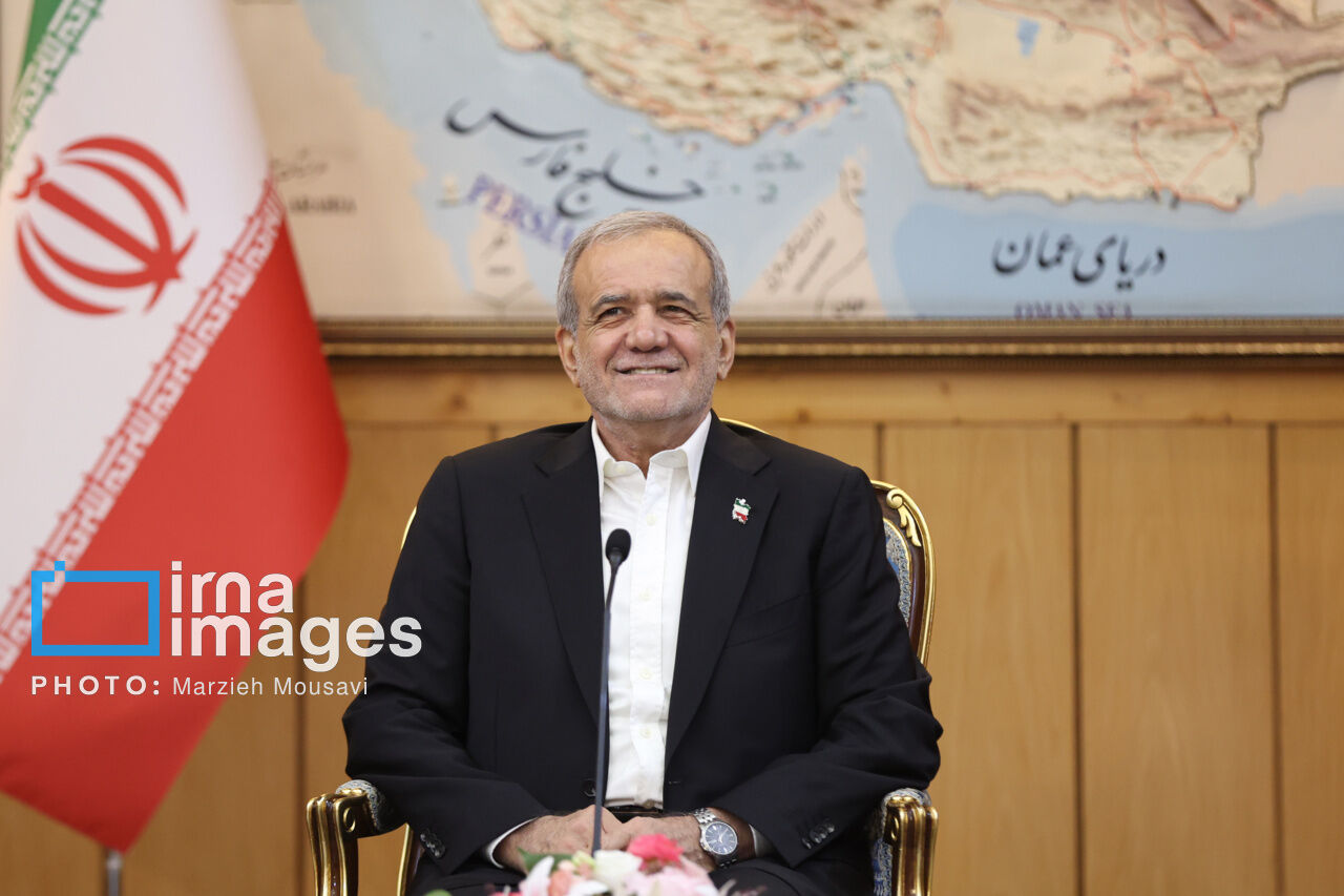 الرئیس بزشکیان: على الدول الإسلامية قطع علاقاتها مع الكيان الصهيوني الرئیس بزشکیان: على الدول الإسلامية قطع علاقاتها مع الكيان الصهيوني