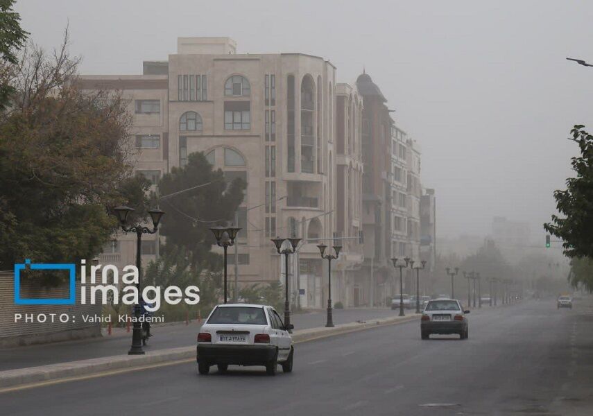گردوغبار غلیظ دید افقی در ایلام را کاهش داد