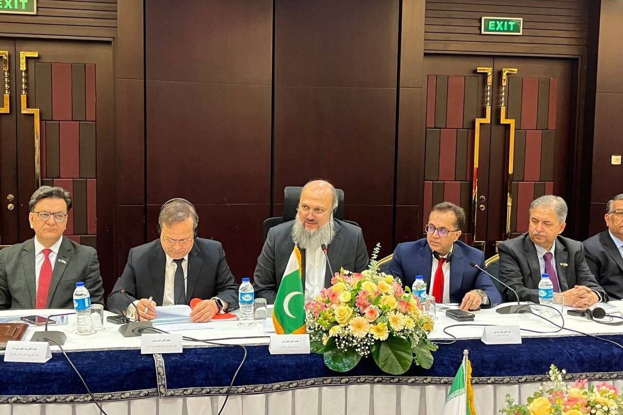 وزير التجارة الباكستاني: إسلام آباد مستعدة لتوسيع التعاون الاقتصادي والإقليمي مع طهران وزير التجارة الباكستاني: إسلام آباد مستعدة لتوسيع التعاون الاقتصادي والإقليمي مع طهران