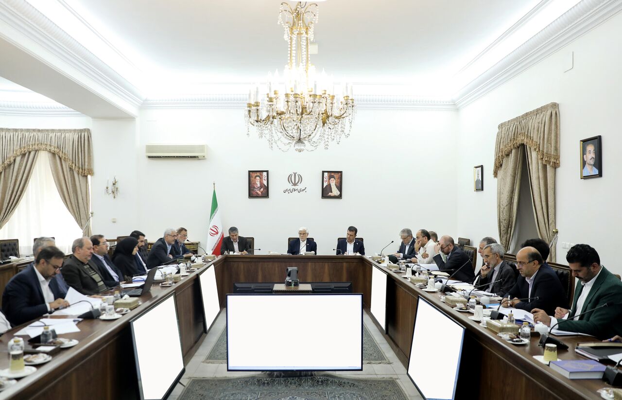 عارف: برنامه دولت جبران عقبماندگی در حوزه فناوریهای نوین است