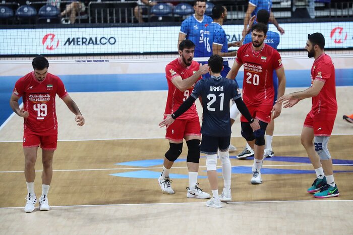 طلای بیرحمانه عموزاد در کشتی قهرمانی جهان در روز بررسی احتمالات صعود تیم ملی والیبال