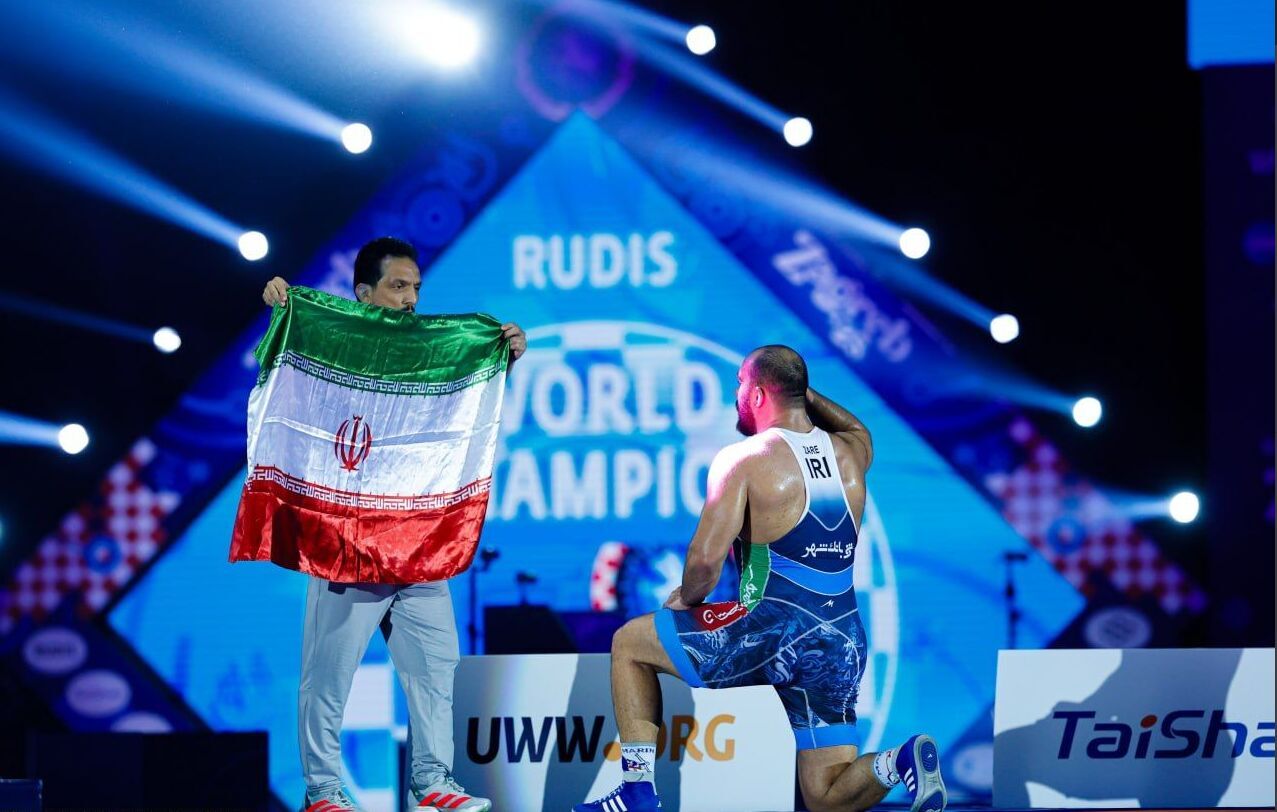 رئيس السلطة القضائية: المصارعون رفعوا علم إيران بكل فخر على قمم العالم رئيس السلطة القضائية: المصارعون رفعوا علم إيران بكل فخر على قمم العالم