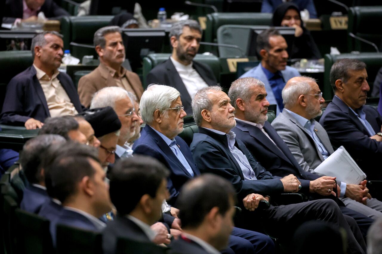 استفاده از همه ظرفیت‌های مجلس برای کمک به دولت؛ حذف بودجه دستگاه‌های بی‌اثر ضروری است