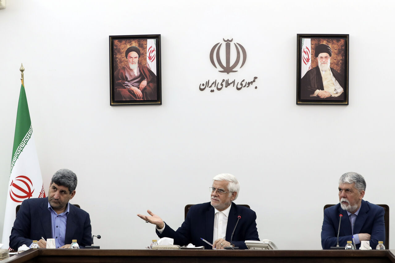تصویب تخصیص ۴۰ میلیون دلار برای حل مشکل کاغذ/ عارف: دولت به اهمیت مسائل فرهنگی واقف است