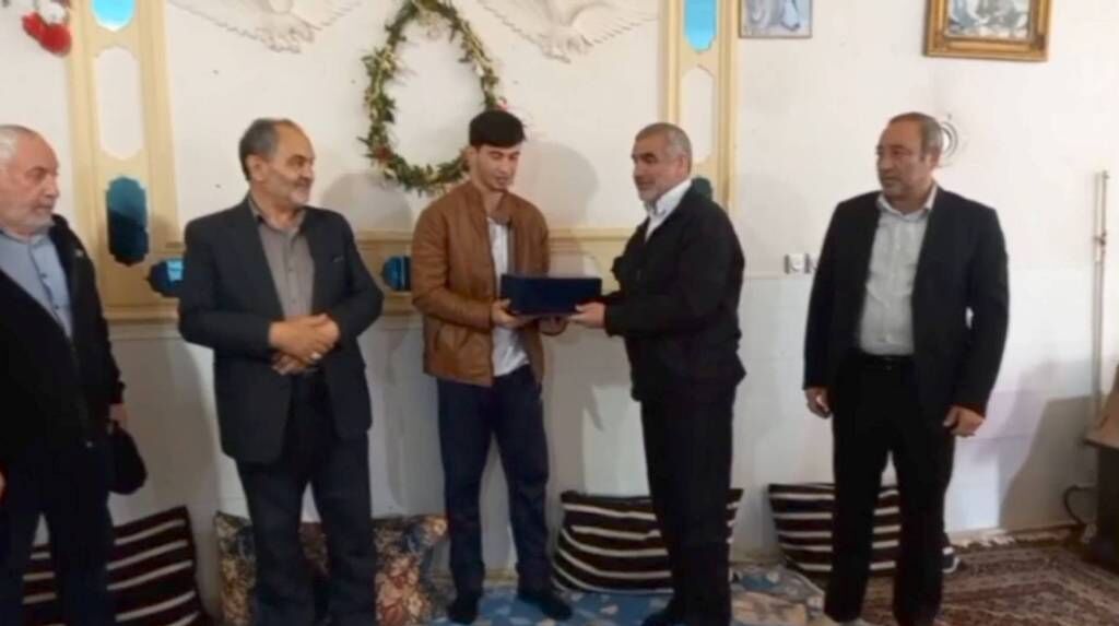 نیکزاد از ووشوکار اردبیلی قهرمان مسابقات جهانی تجلیل کرد
