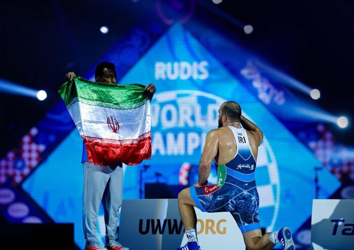 پیام رهبر انقلاب به مناسبت قهرمانی تیم ملی کشتی آزاد در جهان