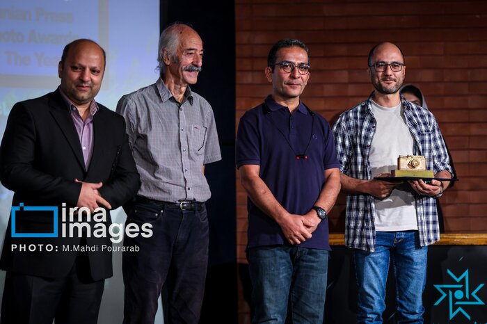 مدافع حق اساسی عکاسان در روایتگری وقایع هستیم / اهدای نشان هفتم عکس سال مطبوعاتی