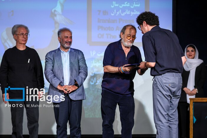 مدافع حق اساسی عکاسان در روایتگری وقایع هستیم / اهدای نشان هفتم عکس سال مطبوعاتی