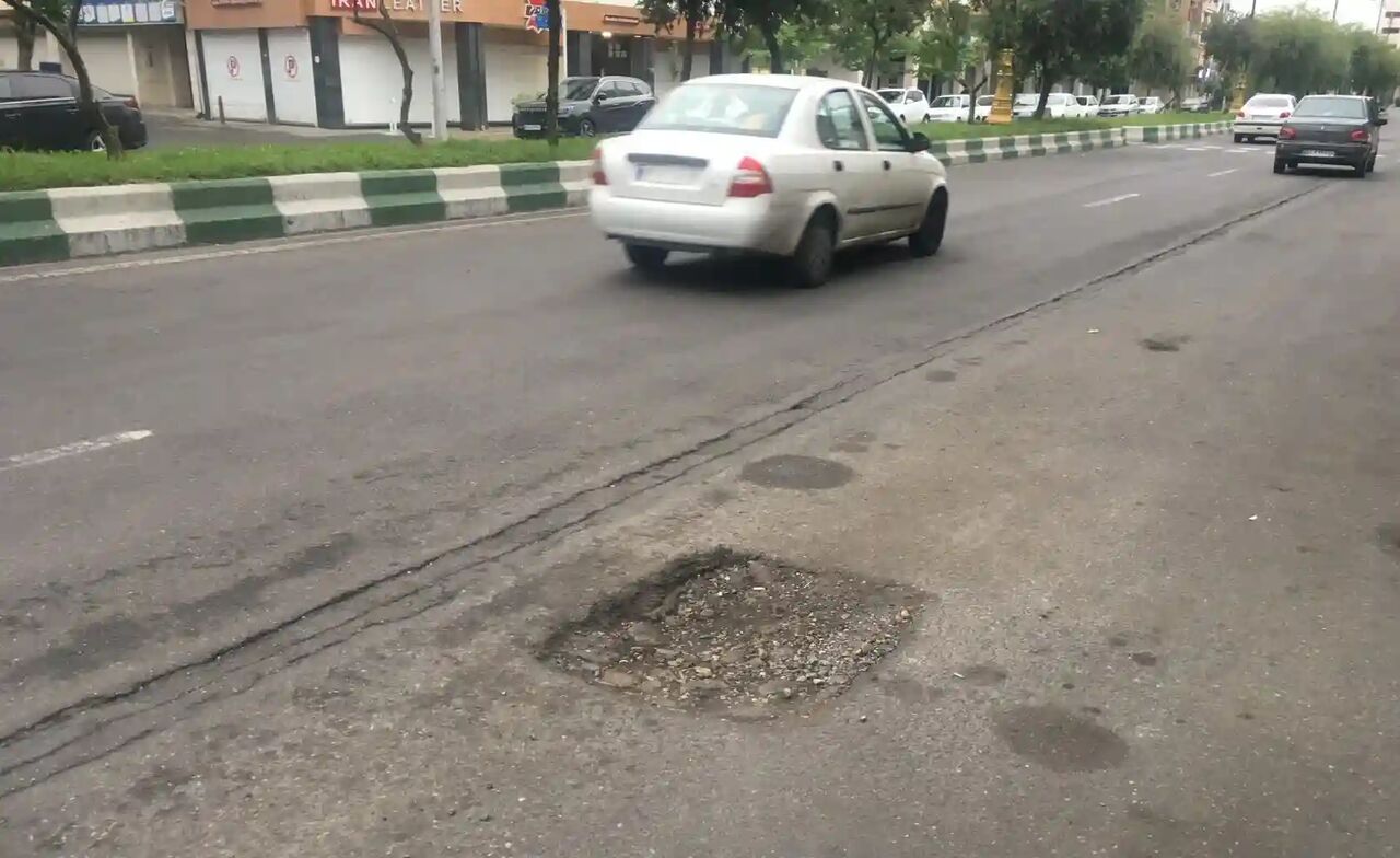 خیابان‌های رشت در محاصره چاله‌ها