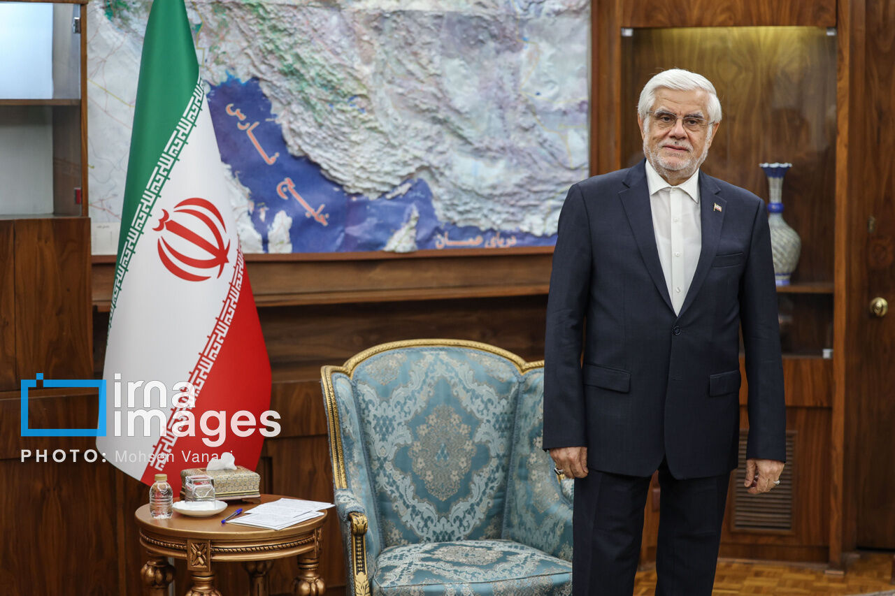 IRNA English - In photos: VP Aref, Pakistan’s minister meet in Tehran