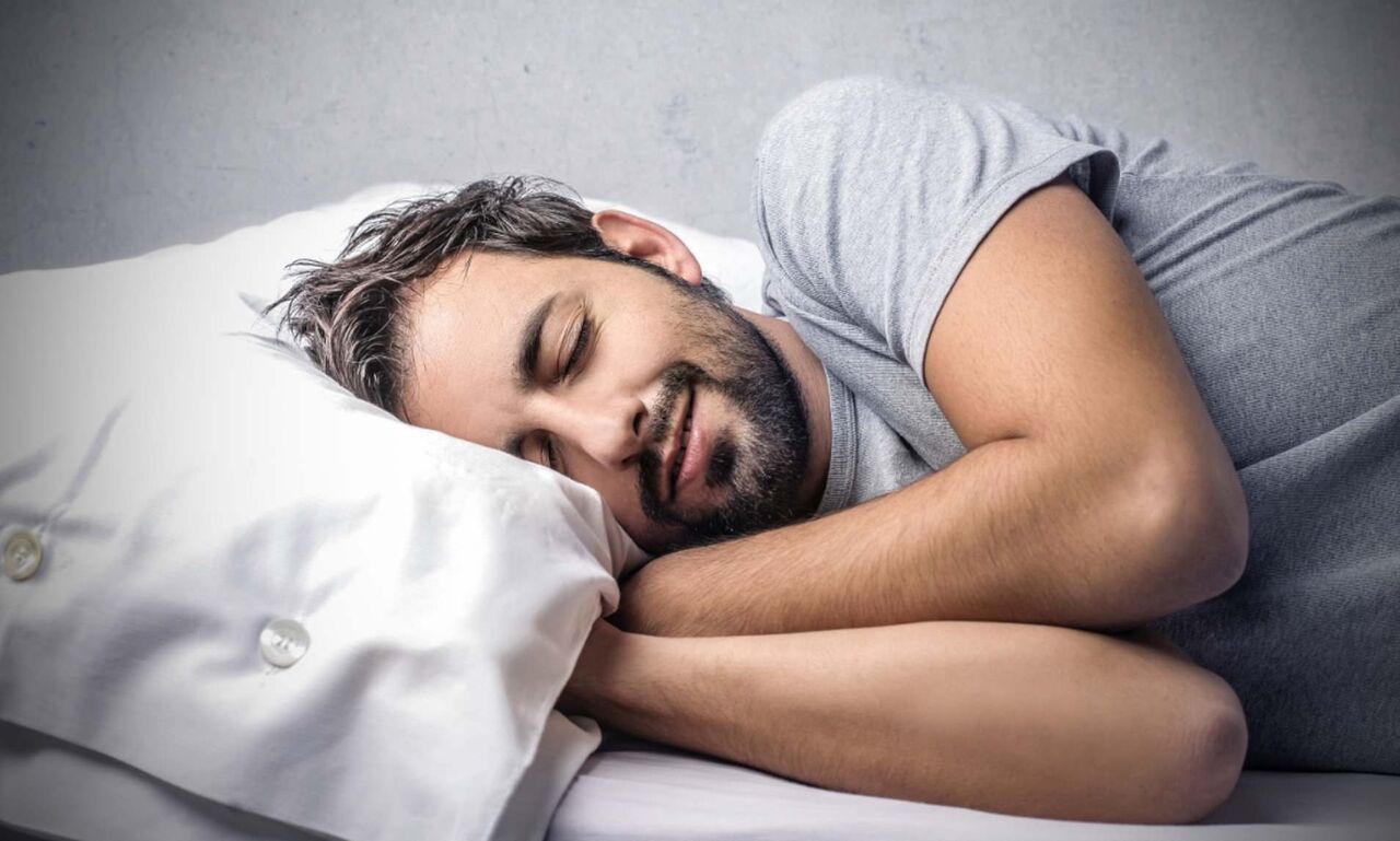 حالت خوابیدن چه تأثیری بر سلامت قلب و معده دارد