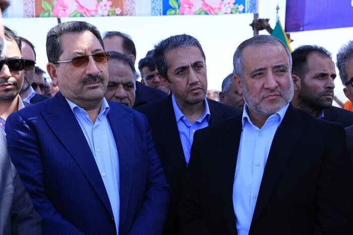 بهسازی و روکش آسفالت محور معادن زغالسنگ پروده طبس آغاز شد