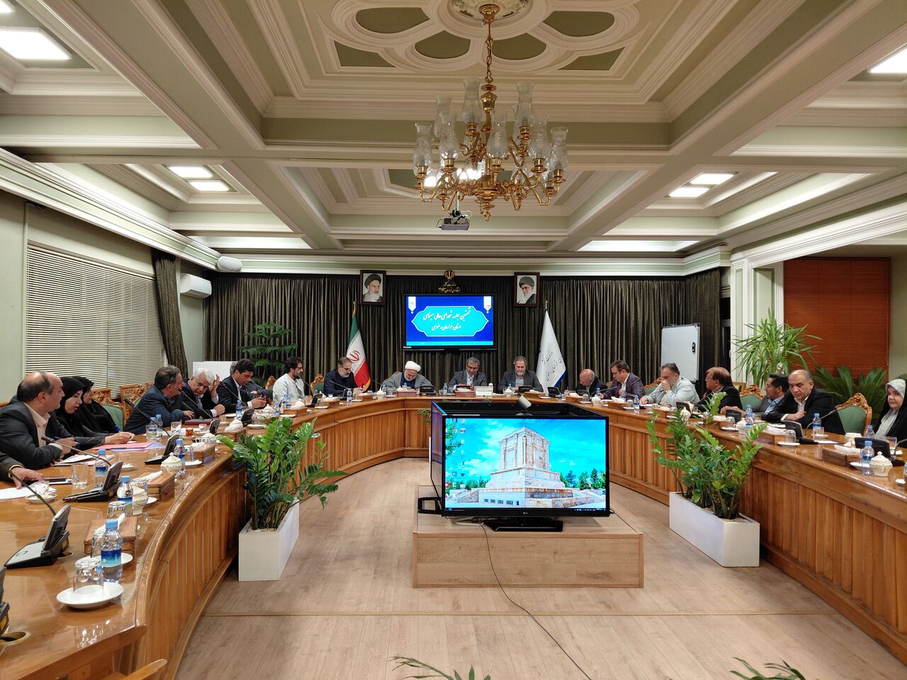 نخستین نشست فعالان سینمای خراسان رضوی برگزار شد/ فرسودگی تجهیزات تا مهاجرت فیلمسازان