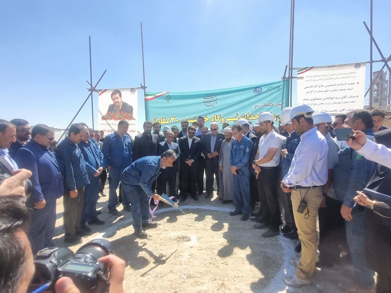 ساخت نیروگاه خورشیدی ۳۲ مگاواتی با حضور استاندار همدان در درگزین آغاز شد