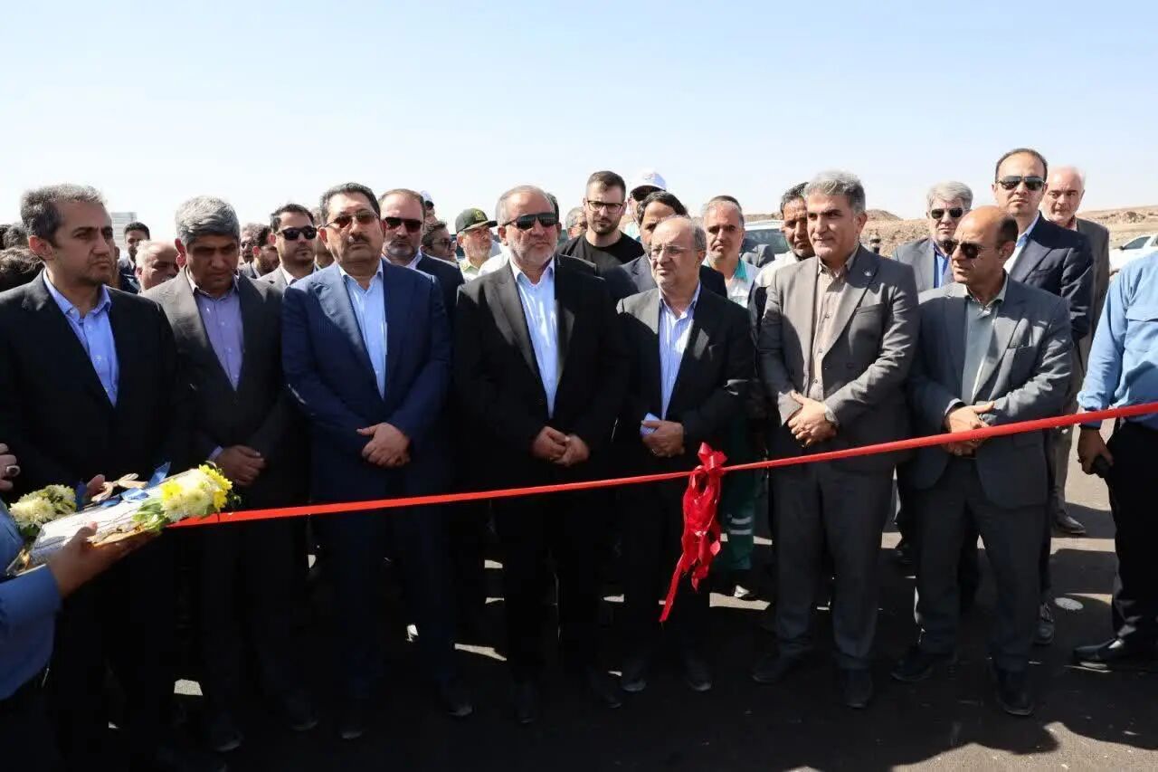 افتتاح ۱۶ کیلومتر جاده در محدوده معدنی طبس با حضور وزیر صمت