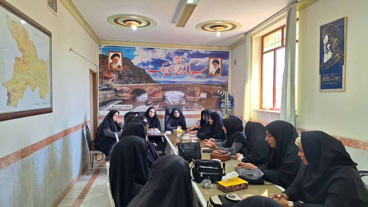 مدیرکل امور بانوان و خانواده استانداری کرمانشاه: پیگیر مطالبات زنان روستایی استان هستیم