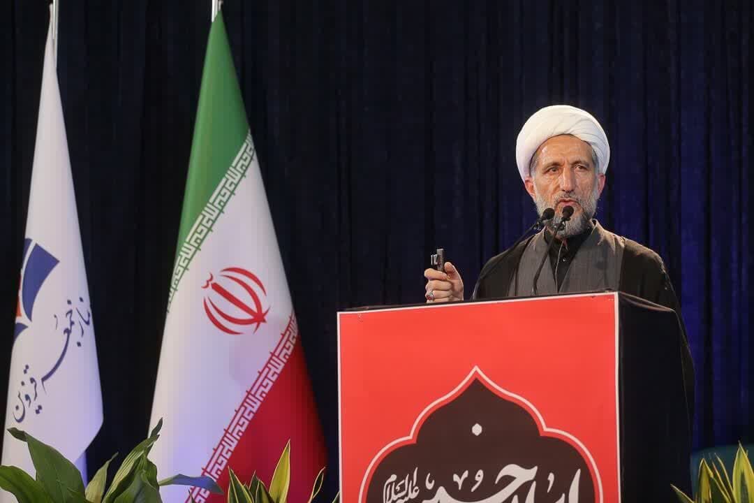 امام جمعه قزوین: علم و دانش انسان را به بزرگی خدا رهنمون می‌سازد
