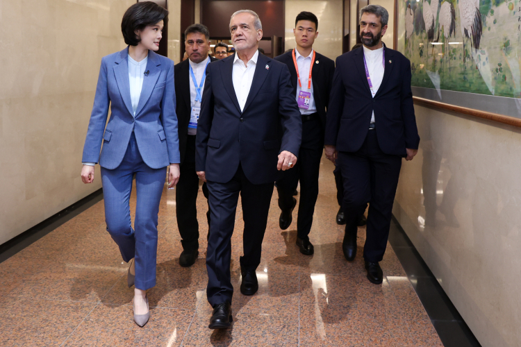 پزشکیان: اگر حامیان چندجانبهگرایی متحد نباشند، یکجانبهگرایان بر آنها غلبه میکنند