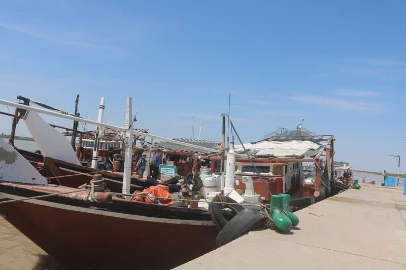 توقیف سه فروند شناور و کشف ۱۲۰ میلیارد ریال کالای قاچاق در میناب