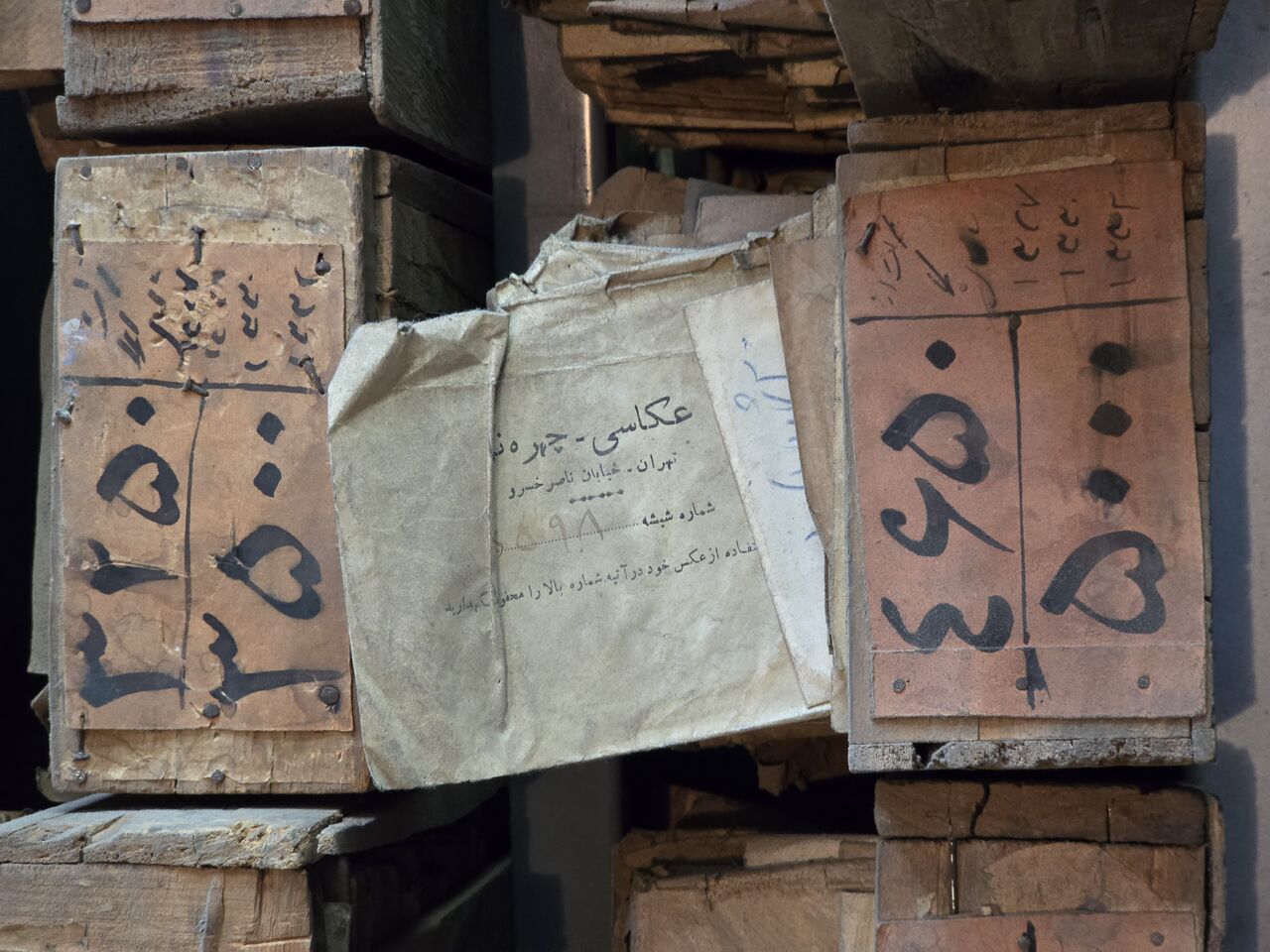 چهرهنما؛ کهنترین آتلیه زنده تهران در گذر ناصرخسرو چهرهنما؛ کهنترین آتلیه زنده تهران در گذر ناصرخسرو