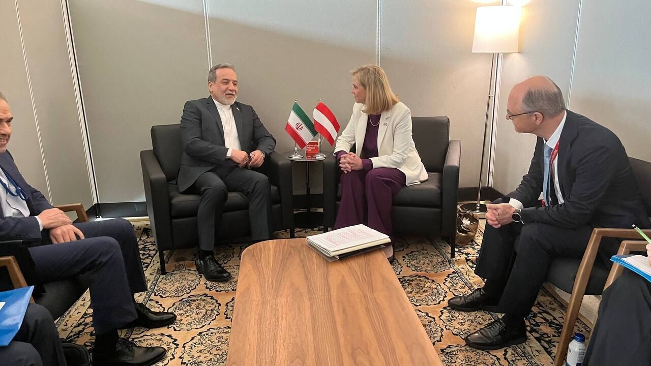 Iranian, Austrian foreign ministers hold talks in New York