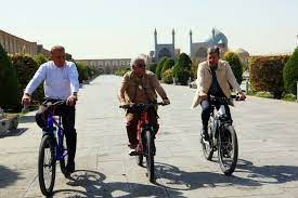 «رکابِ امید» در جادههای نفسگیرِ اصفهان