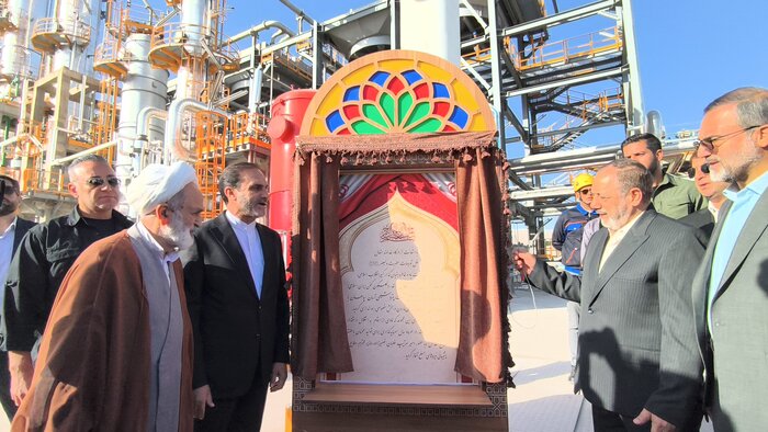 وزیر دفاع: دانش و تولید، سلاح اصلی مقابله با جنگ اقتصادی دشمن است