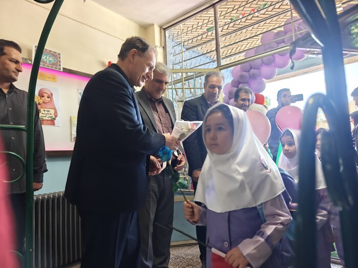 کرمانشاه در تب و تاب مهر؛ حیاط مدارس پر از رنگ، لبخند و هیاهوی دانشآموزان